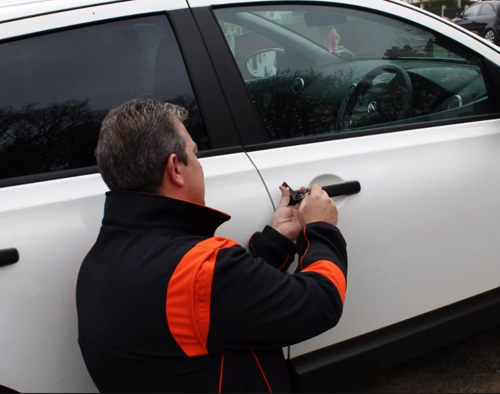 Срочное открытие дверей автомобиля в Россоше