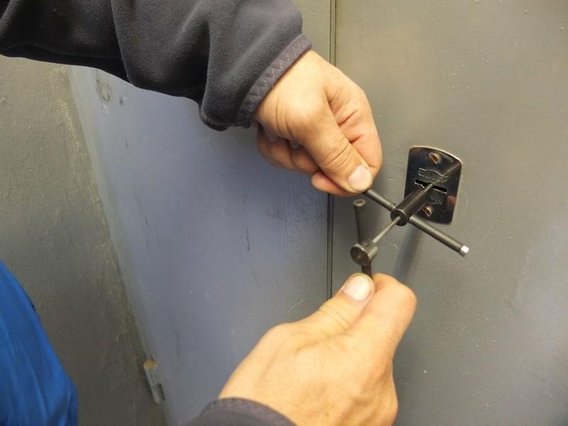 Срочное открытие замков гаража в Россоше